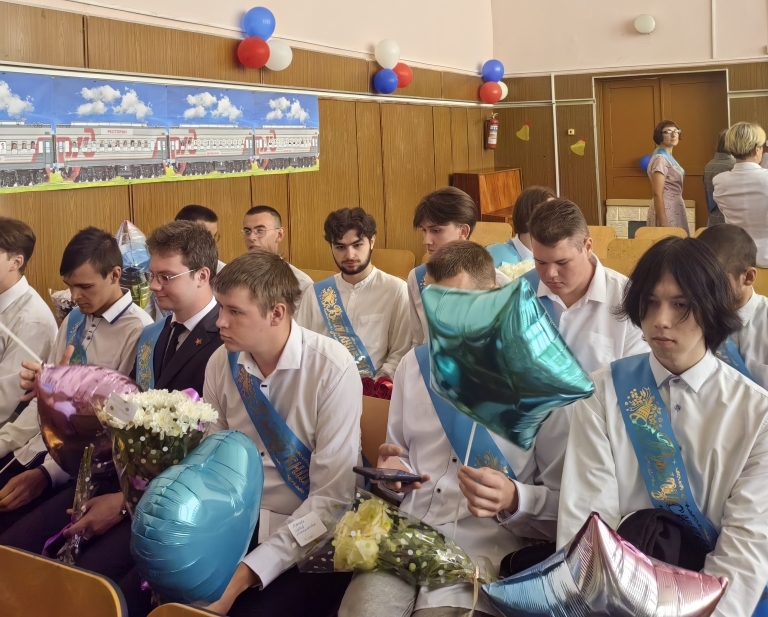 В Навле состоялся выпускной в филиале Комаричского механико-технологического техникума