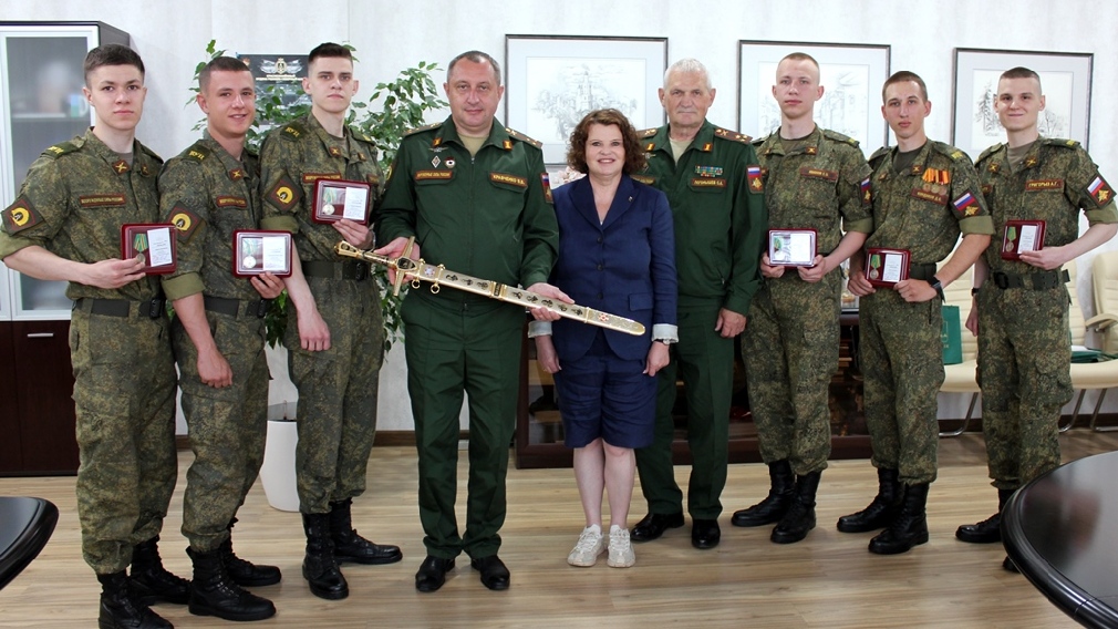 Глава Брянска  Марина Дбар встретилась с курсантами Военного учебного центра при БГИТУ