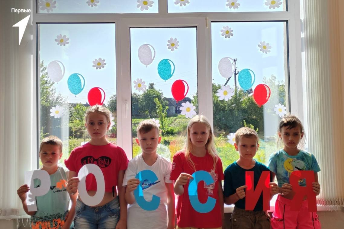 Участники Движения Первых по всей стране отмечают День России