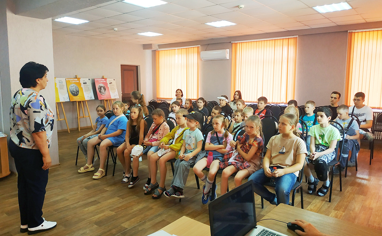 Навлинские школьники совершили «Путешествие в страну хороших манер» (6+)