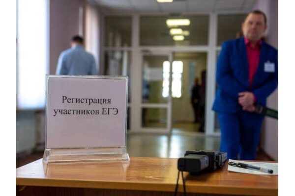 Две брянские выпускницы смогли пересдать ЕГЭ по литературе на сто баллов