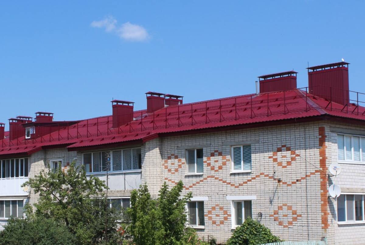 В Суземке обновили кровлю на многоквартирном доме