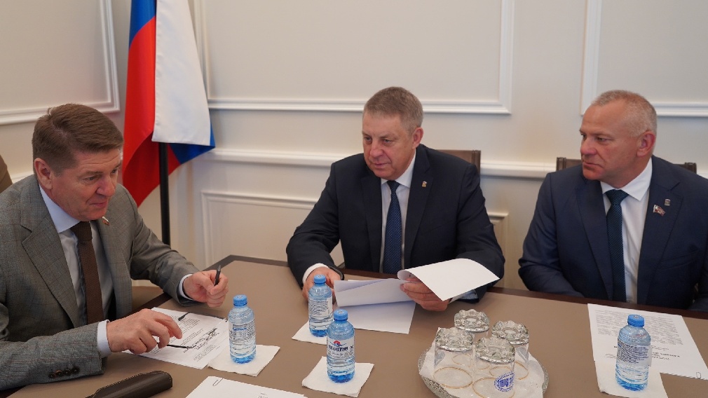 Глава Брянщины Александр Богомаз встретился с Андреем Шевченко