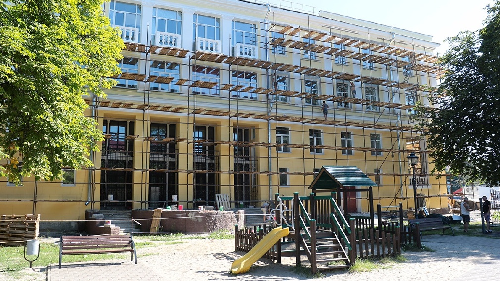 В Брянске продолжается ремонт ДК железнодорожников