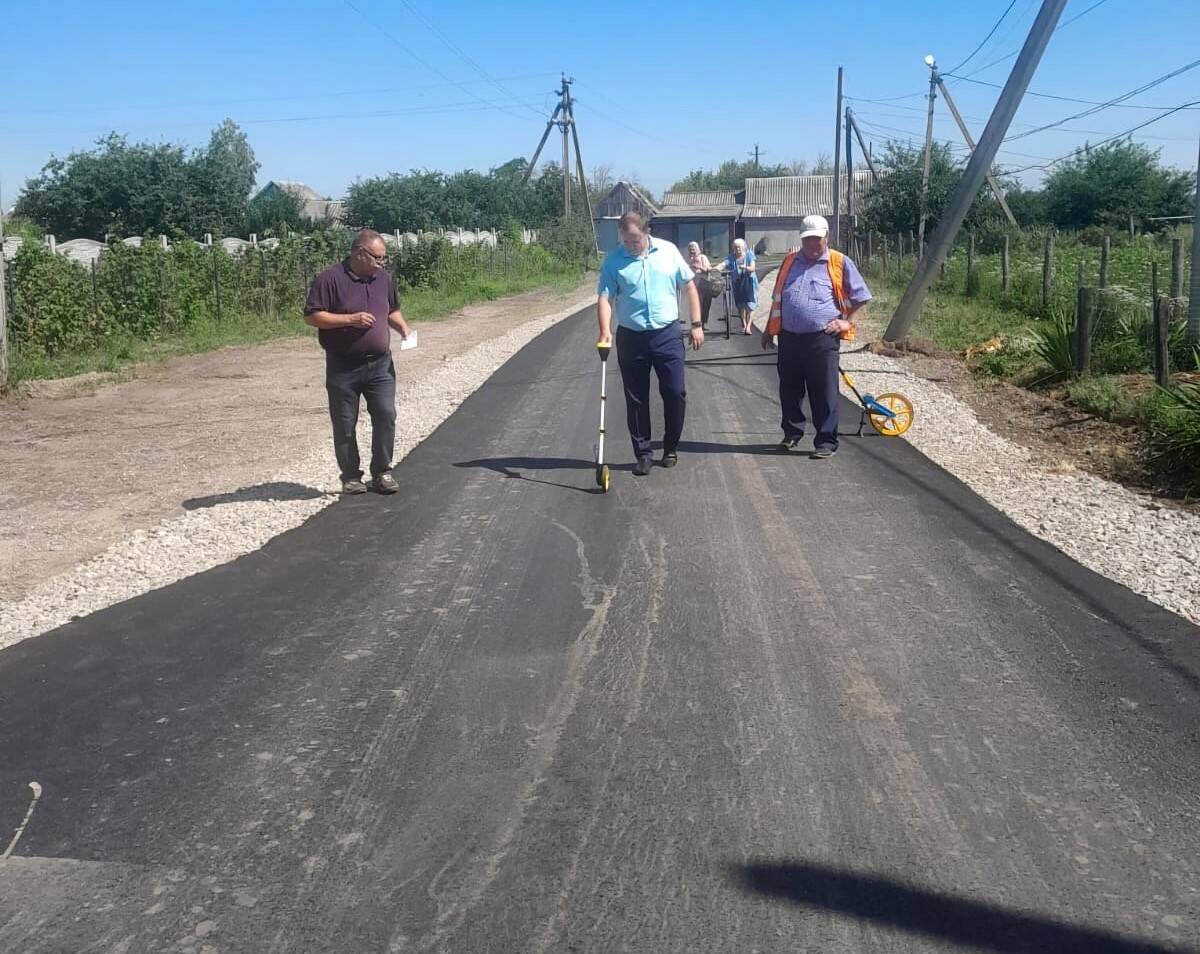 В поселке Комаричи Брянщины ведут ремонт автомобильной дороги