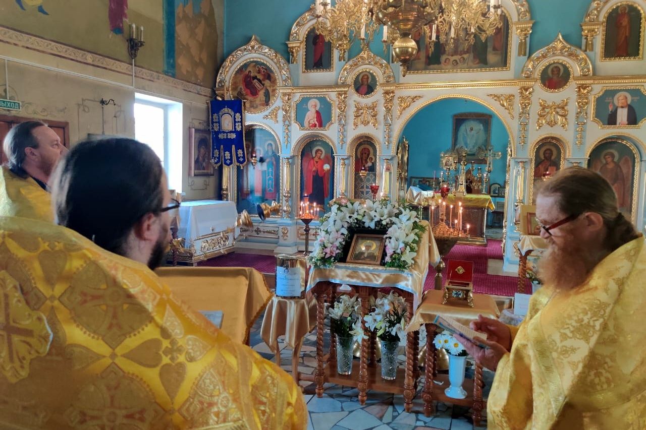 В главный храм Навлинского благочиния доставлен ковчег с частицей мощей святой блаженной старицы Матроны Московской  (0+)