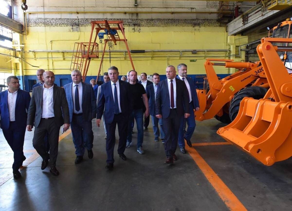 Представители посольства побывали на предприятии «Амкодор-Брянск»