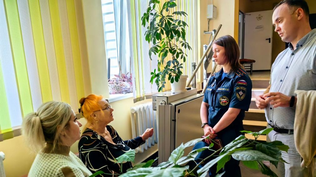 Брянский омбудсмен постетила жителей Курской области в ПВР