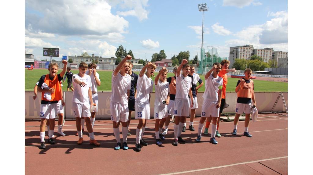 Брянские футболисты одержали победу над  калужанами в первенстве ЮФЛ