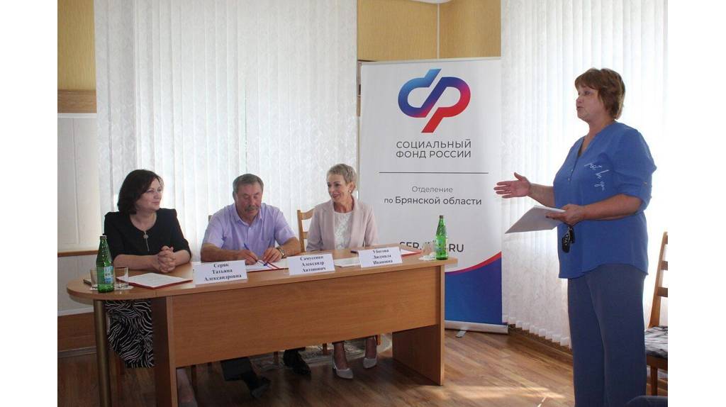 В брянской Гордеевке открыли центр общения для пенсионеров