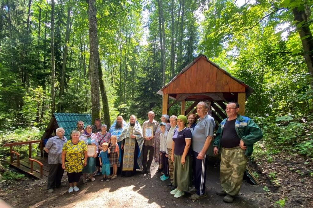 В селе Салтановка Навлинского района состоялось освящение источника «Роженский колодец» в честь Казанской иконы Божией Матери