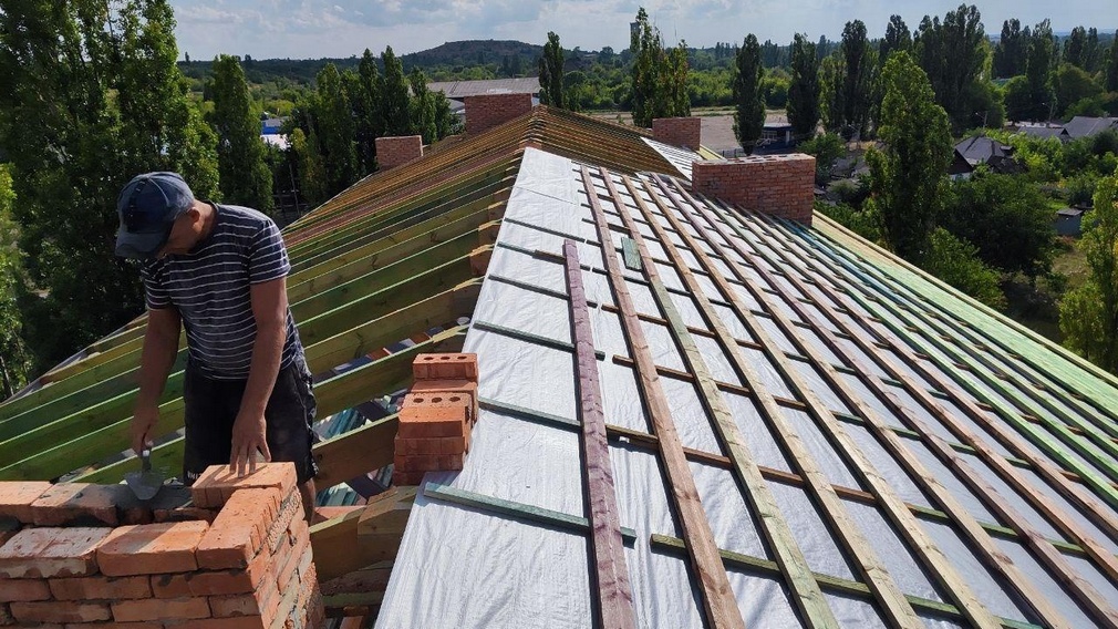 Специалисты Брянщины продолжают восстанавливать жилой фонд луганской Брянки