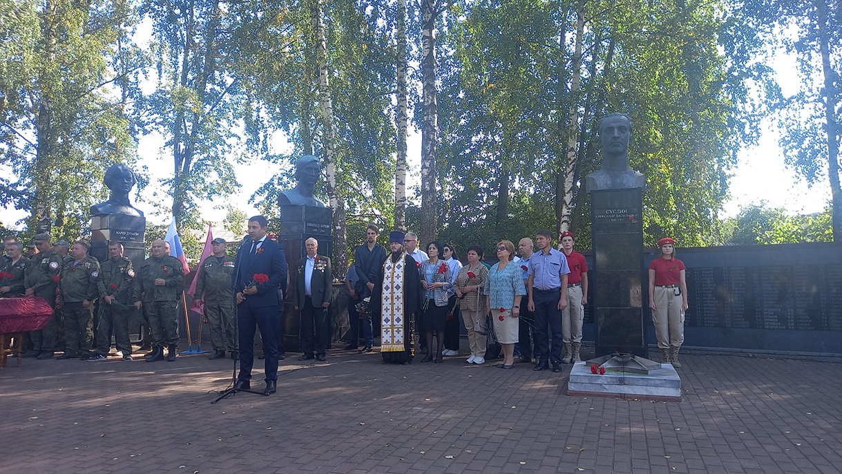 В Навле прошел митинг, посвященный Дню освобождения Брянщины