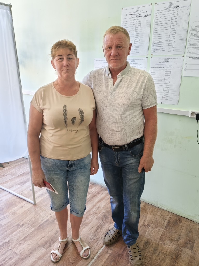 Жители Навлинского района посещают избирательные участки целыми семьями