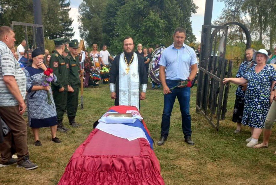 В Навлинском благочинии простились с воином Андрюшиным Дмитрием Юрьевичем, погибшим в ходе СВО  