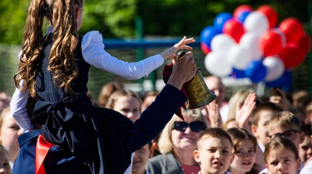 Школьники и учителя Брянской области принимают поздравления с Днем знаний