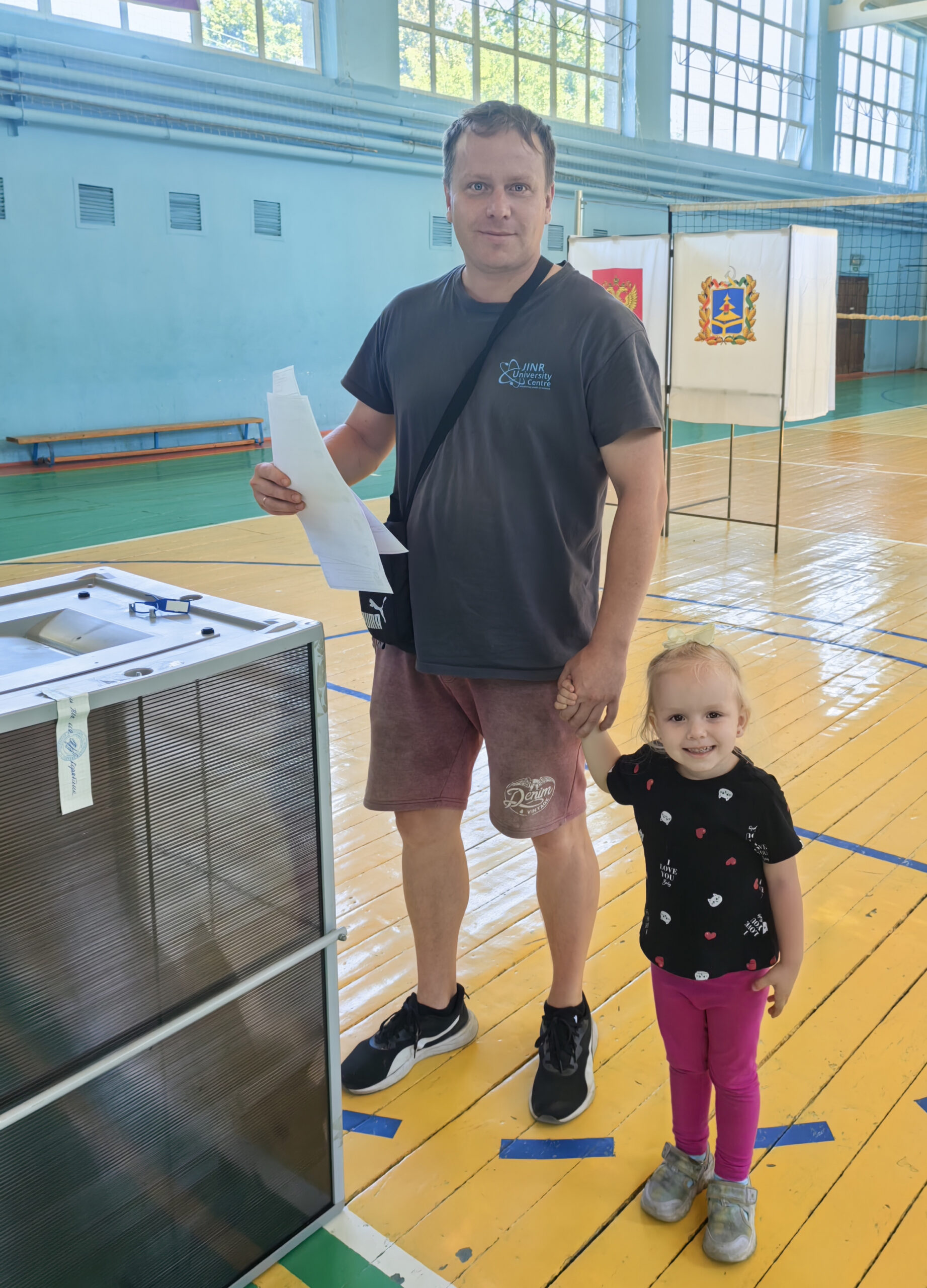 Навлинцы приходят на выборы с детьми