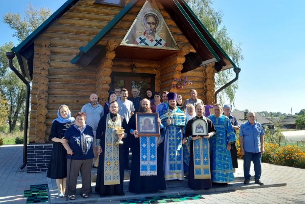 Автомобильный Крестный ход совершен в Навлинском благочинии