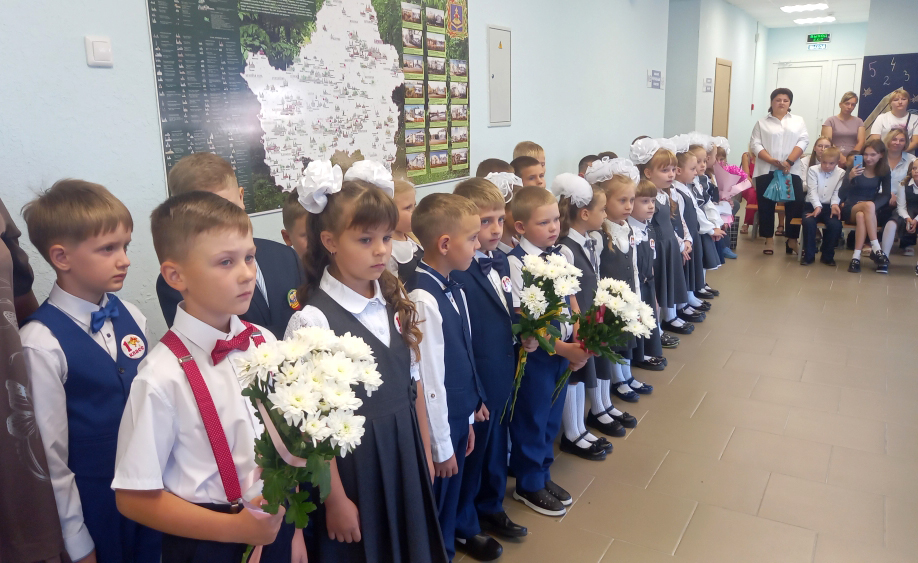 Навлинских учеников поздравили с Днем знаний