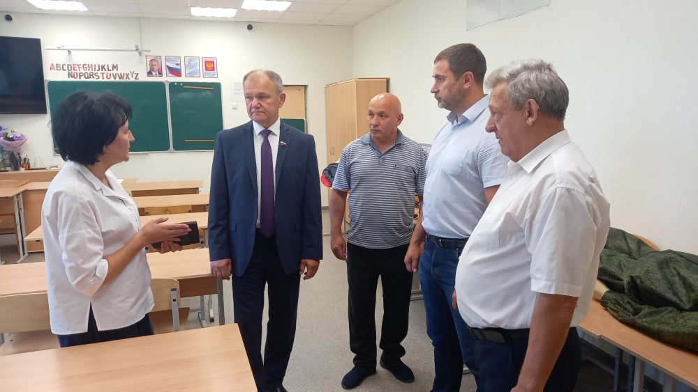 Депутат Госдумы Николай Щеглов посетил с рабочим визитом Навлинский район