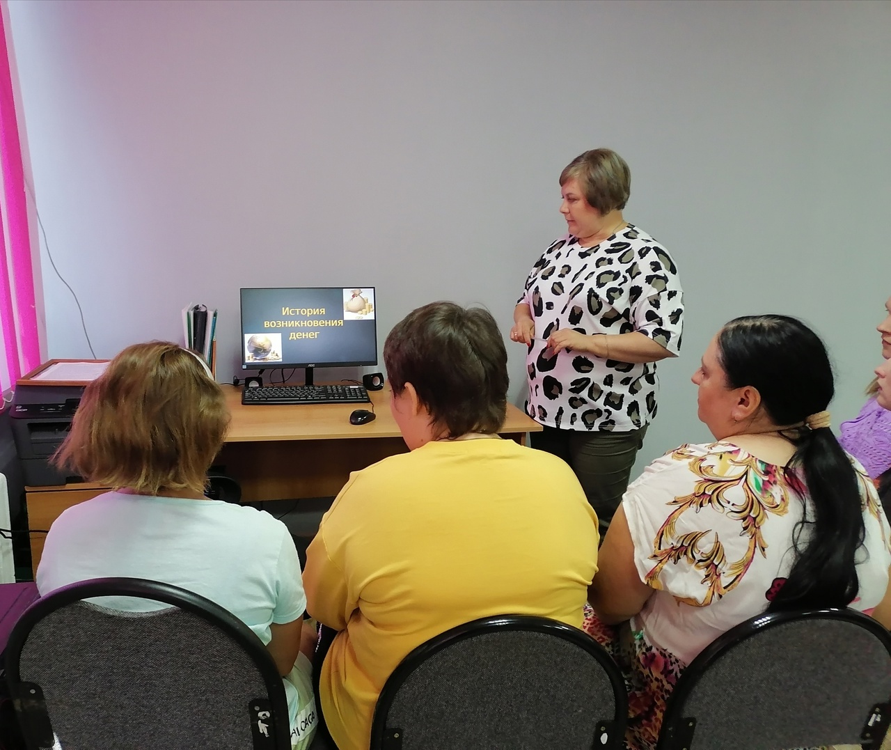 В Навлинском комплексном центре состоялось мероприятие «Первые деньги»