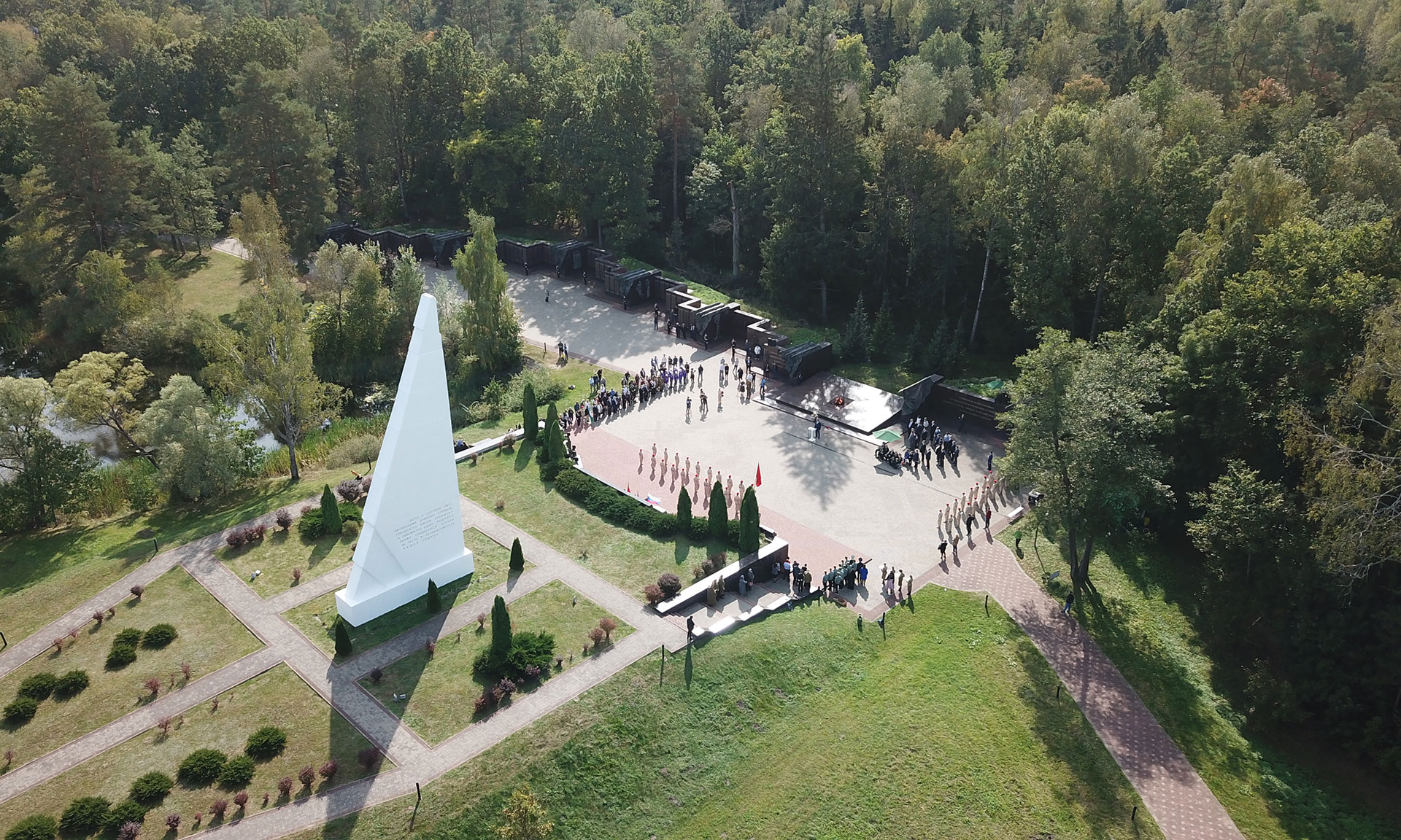 Сегодня свой юбилей отмечает брянский мемориальный комплекс «Партизанская поляна»