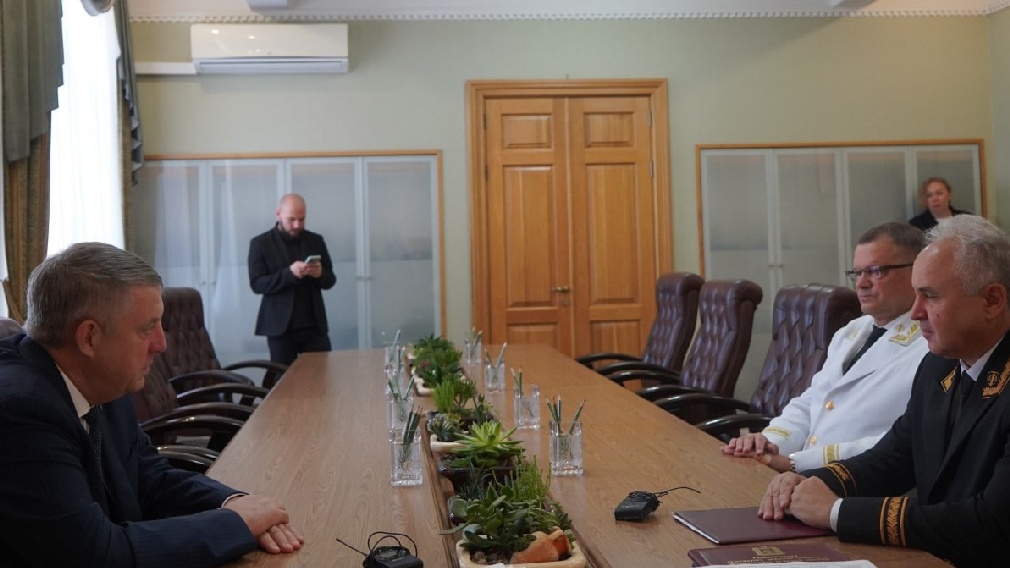 Брянский губернатор провел рабочую встречу с председателем Первого кассационного суда общей юрисдикции Сергеем Шараевым