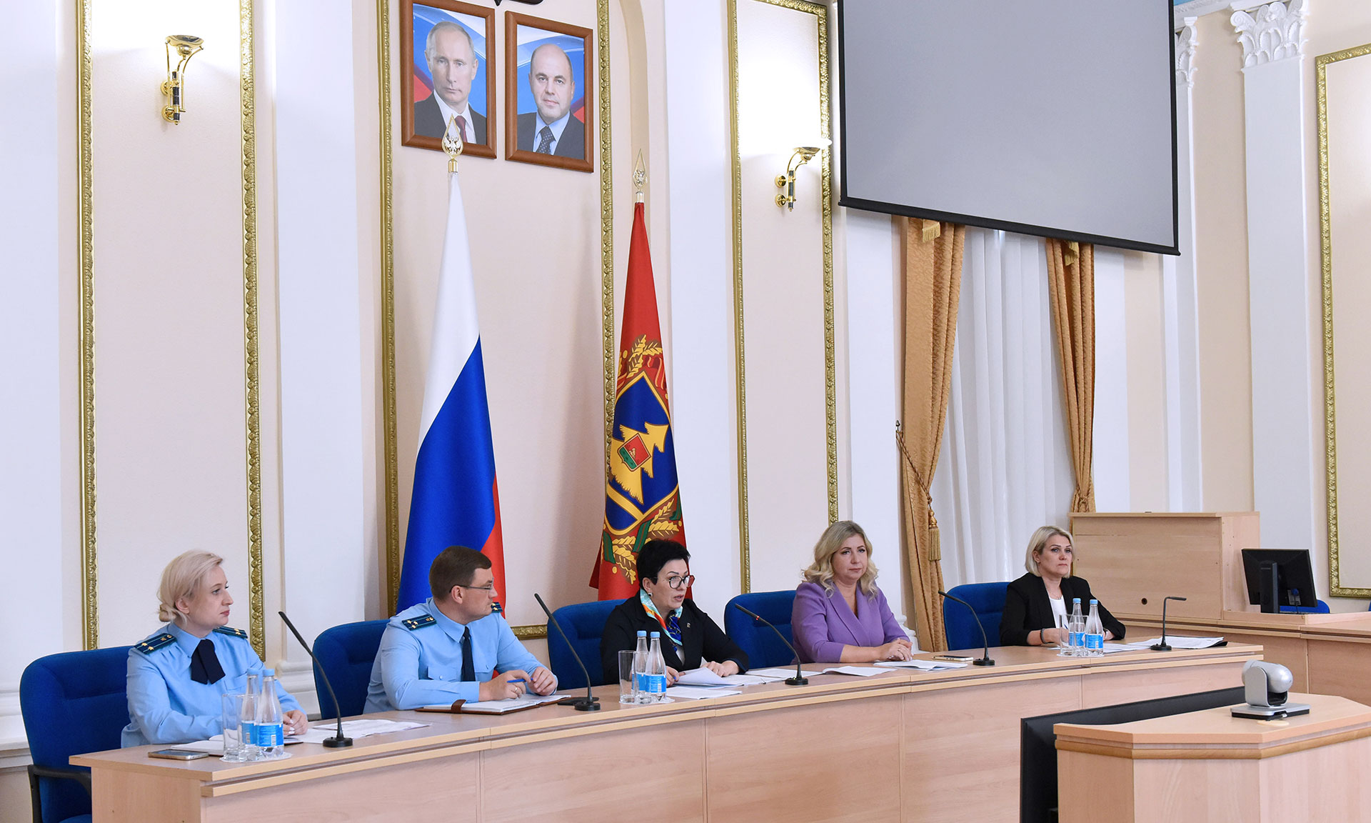 В Брянске состоялось заседание комиссии по делам несовершеннолетних и защите их прав