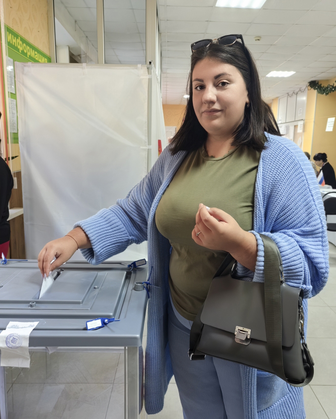 Молодые специалисты Навлинской ЦРБ приняли участие  в выборах