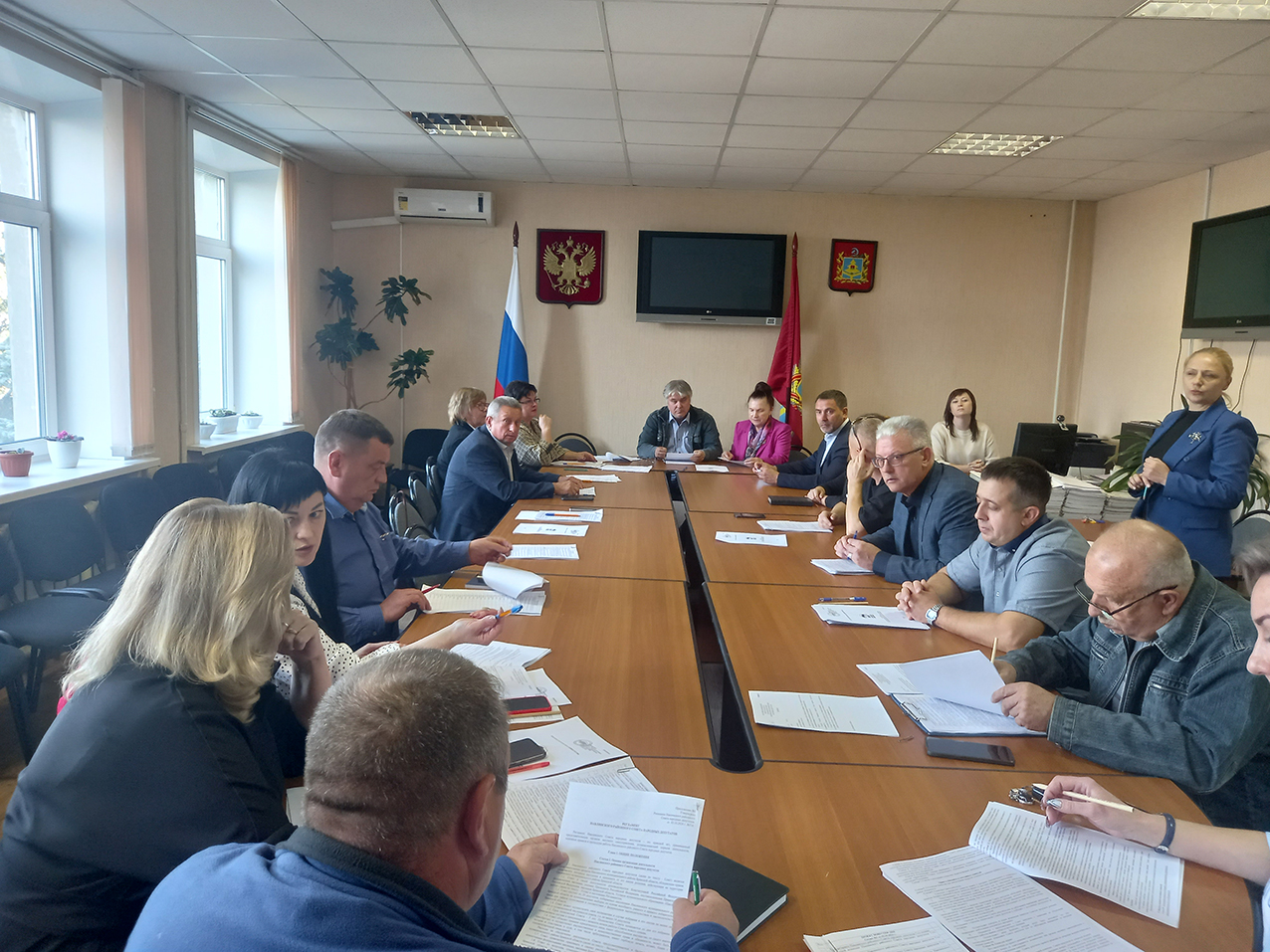 3 октября в зале районной администрации прошло первое заседание Навлинского районного Совета народных депутатов седьмого созыва
