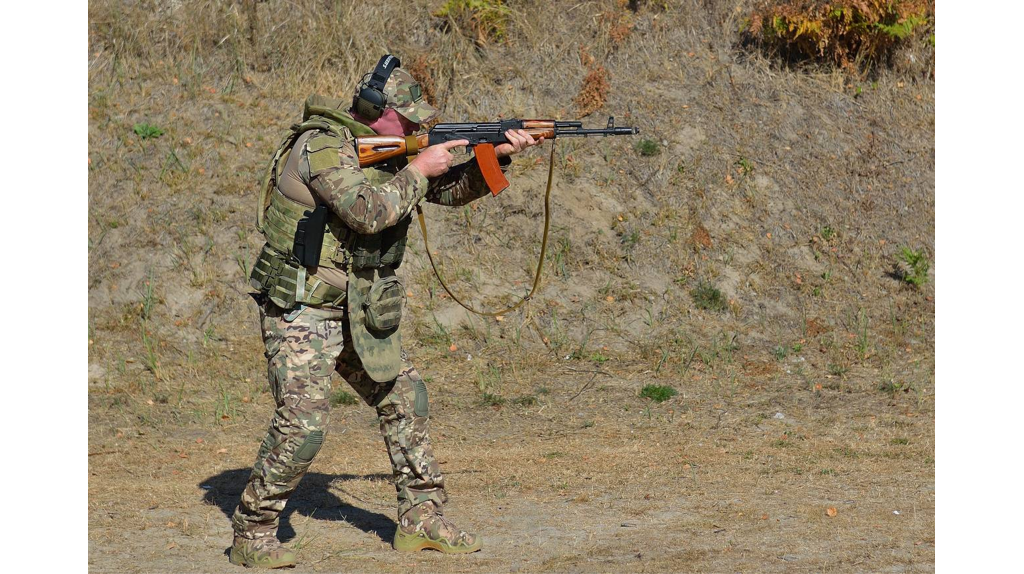 В «БАРС-Брянск» участники отряда занимаются спортом и стрельбой ежедневно