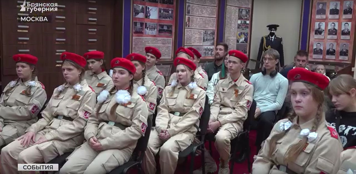 Брянские юнармейцы побывали на экскурсии в Кремлевском полку