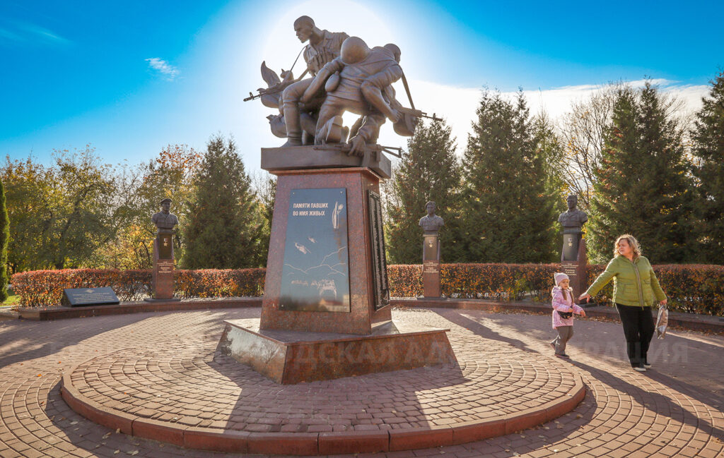 В Брянске обновили памятник «Круговая оборона»