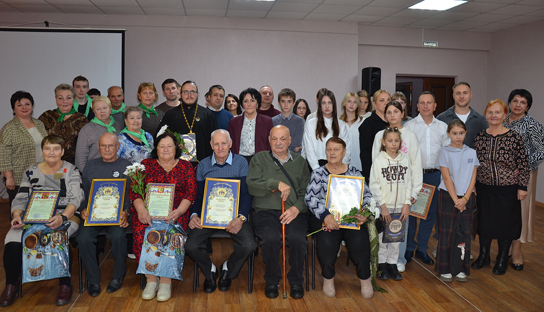 В Навлинской межпоселенческой библиотеке прошел праздник, посвященный Дню отца