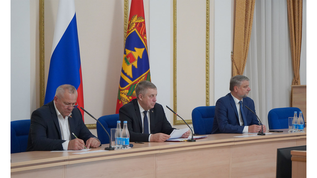 Губернатор Брянской области Александр Богомаз потребовал дать правовую оценку каждому факту сбоя подачи тепла