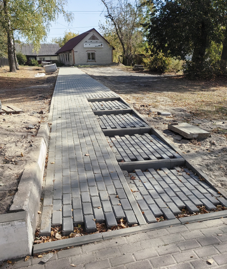 В Навле появился новый тротуар