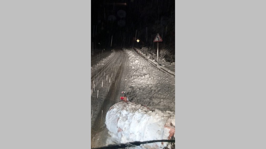 На Брянщине продолжается очистка и обработка дорог