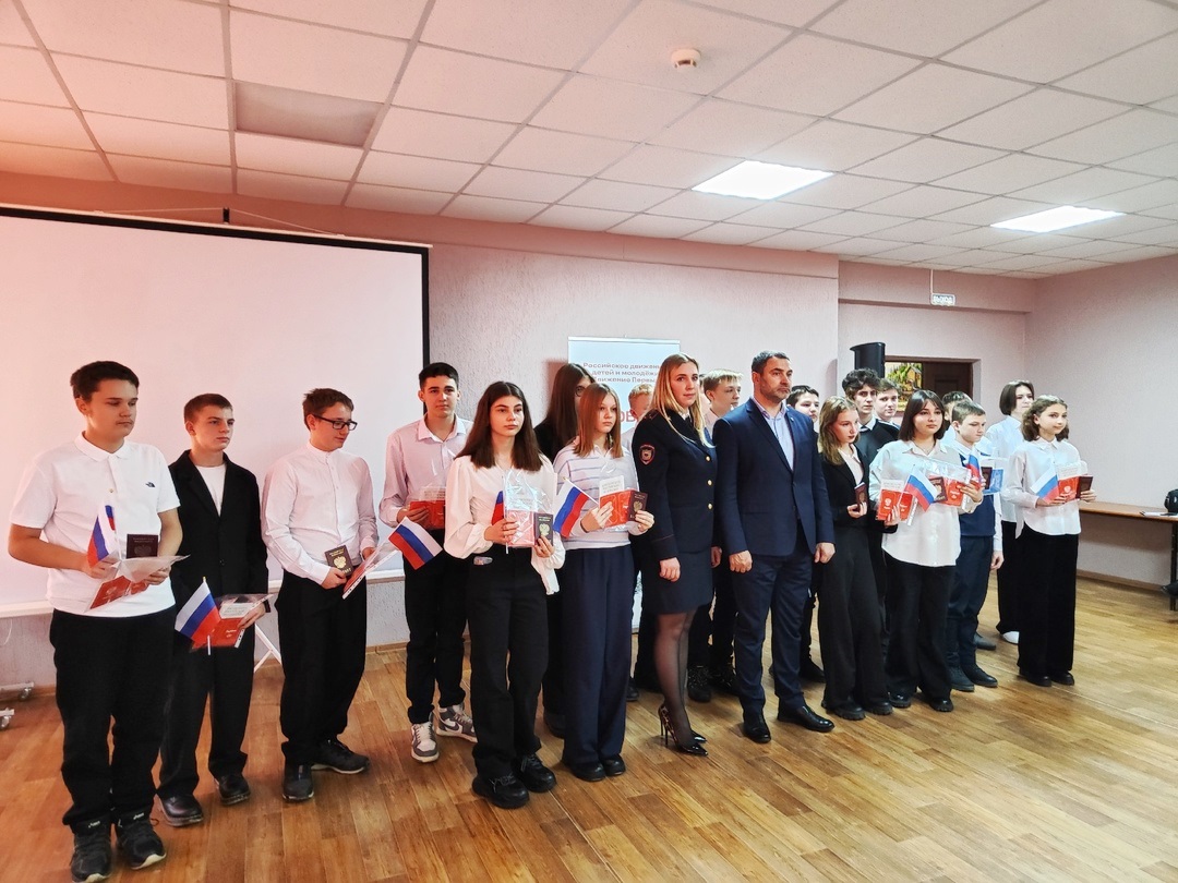 Юным навлинцам вручили паспорт гражданина РФ