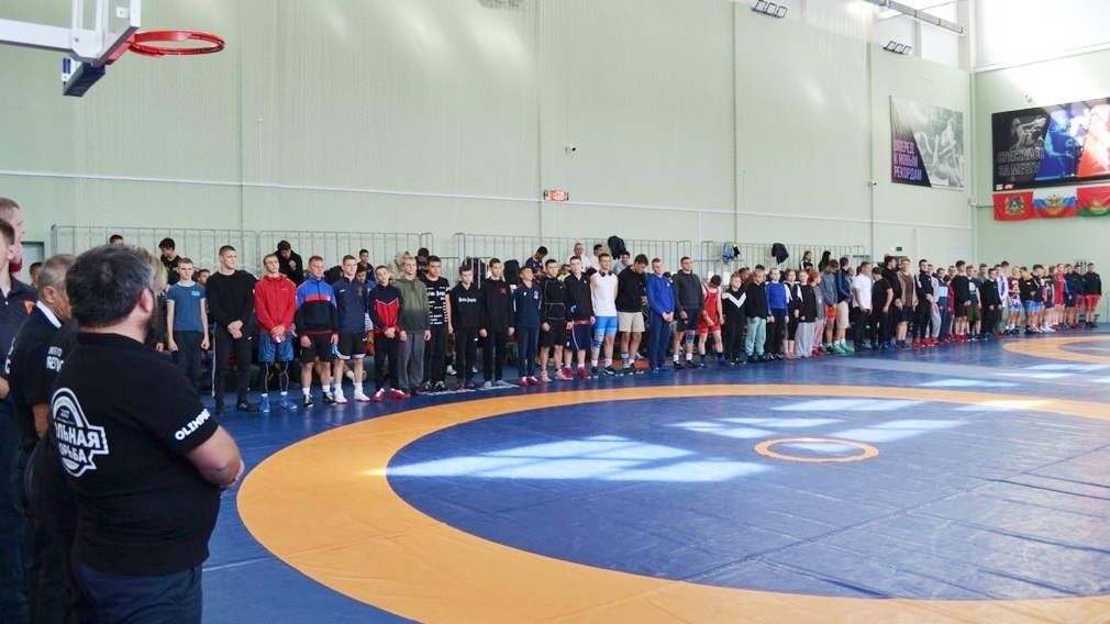 В спортшколе олимпийского резерва «Локомотив» города Брянска спортсменов тренируют по разным направлениям спортивной борьбы