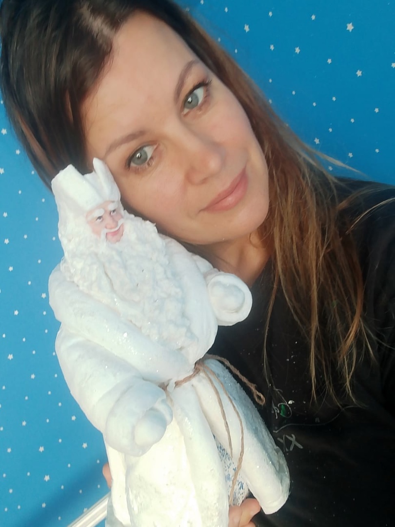 Навлинская мастерица изготавливает сказочные ватные игрушки