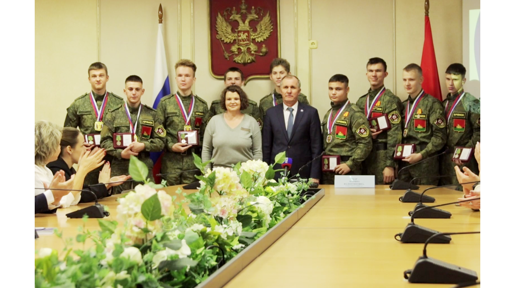 В Брянске состоялось награждение победителей патриотической игры «Наша сила в единстве!»