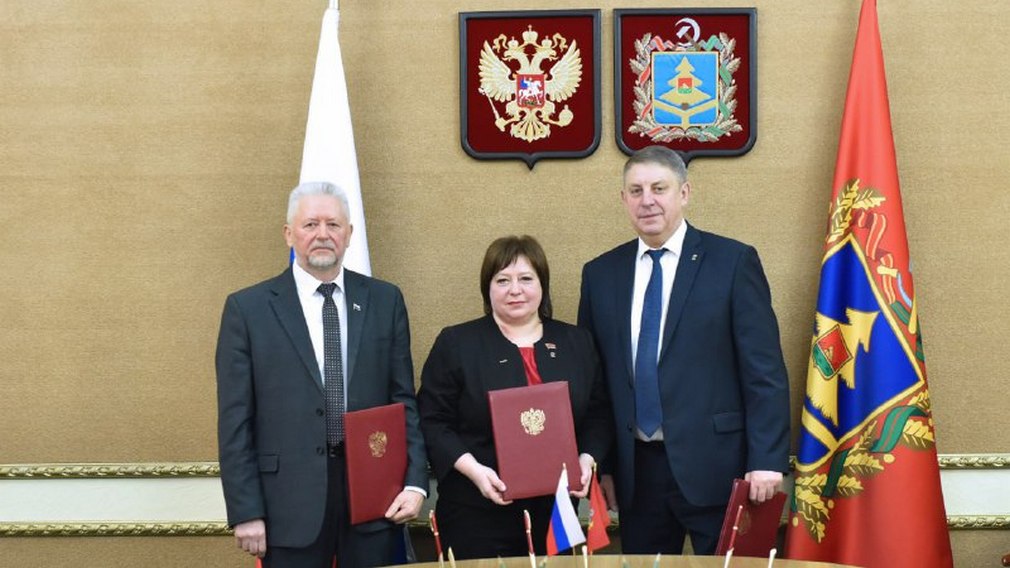 Правительством Брянщины подписано соглашение с областной Федерацией профсоюзов и региональным отделением работодателей