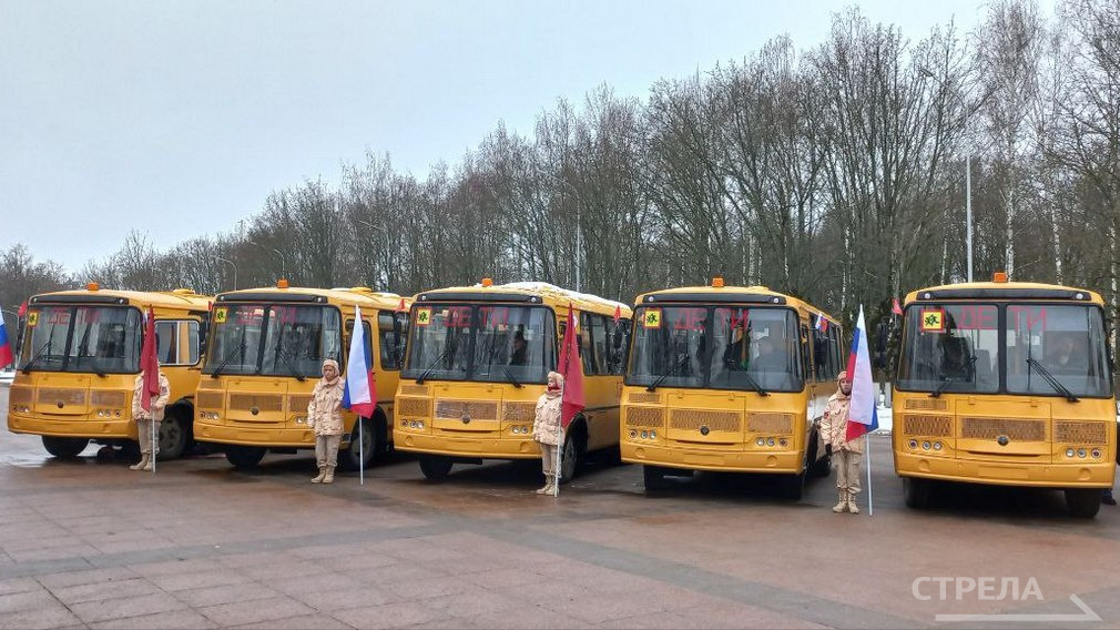 Брянским учреждениям образования вручены ключи от новых автобусов