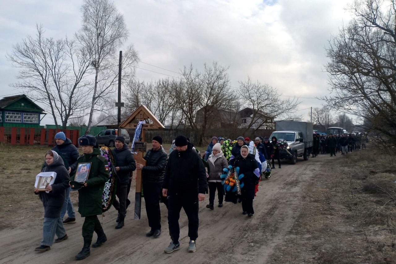 В Навлинском благочинии простились с военнослужащим Филоновым Владимиром Владимировичем, погибшим в ходе СВО  