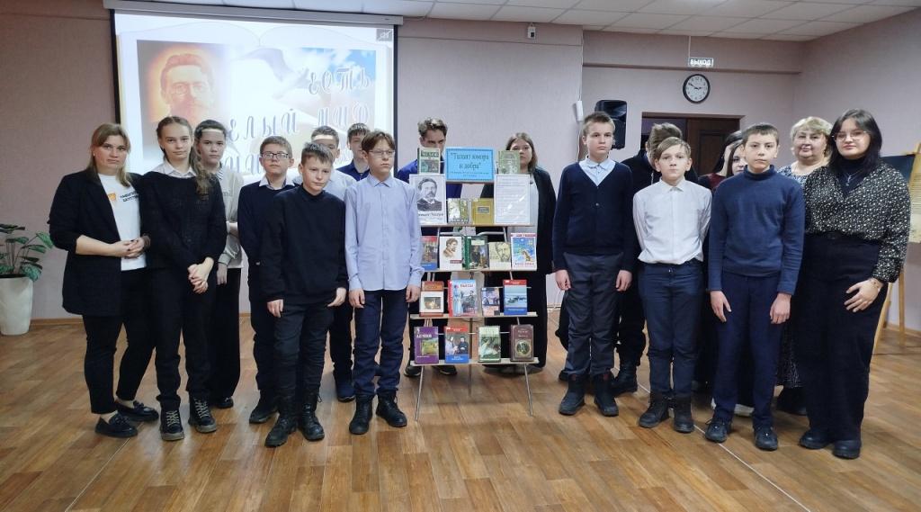 В Навлинской библиотеке прошел литературный час «Страницы Чехова листая…»