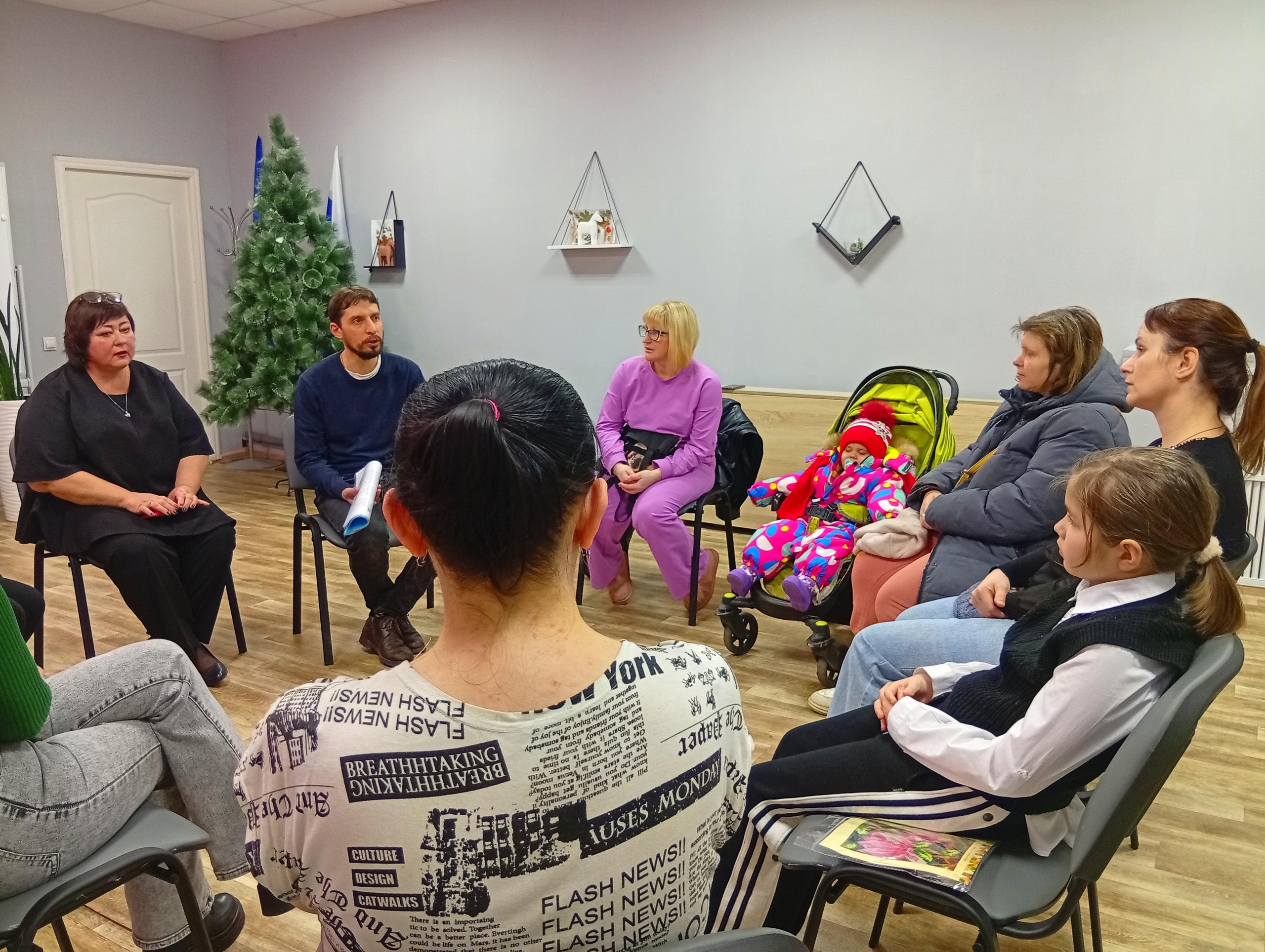 В комплексном центре Навлинского района состоялось очередное заседание клуба многодетных семей