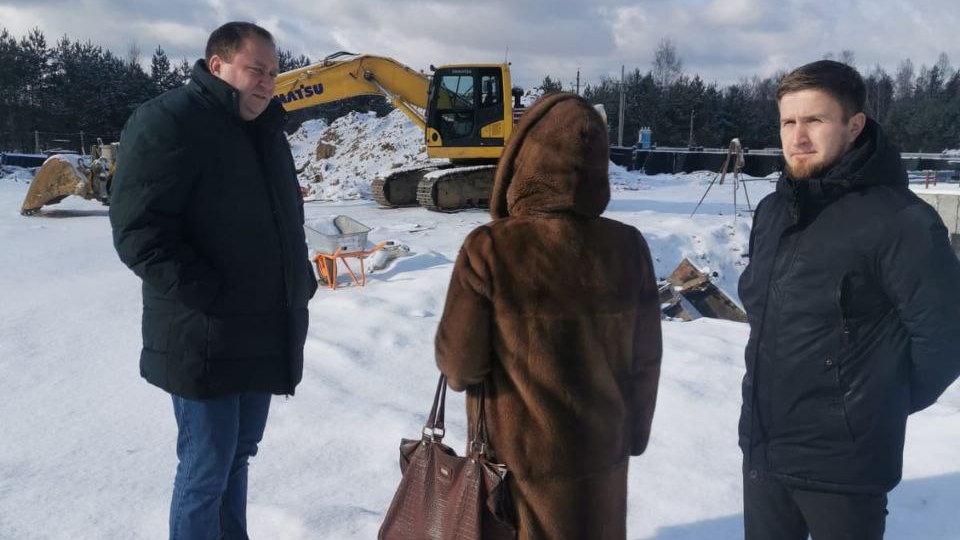 Ход строительства спортивных объектов в Брянской области проконтролировал Денис Амеличев