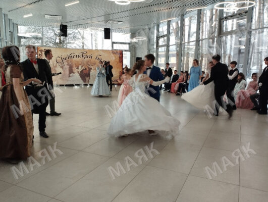 В брянском Новозыбкове прошел ежегодный Сретенский бал