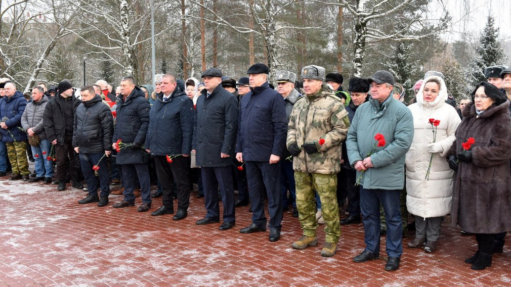 Глава Брянщины  выразил дань уважения воинам-интернационалистам