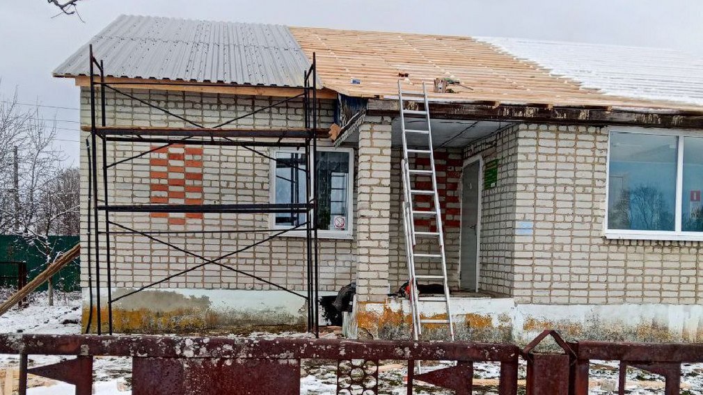 На Брянщине по нацпроекту ведется ремонт ФАПа в новозыбковском селе